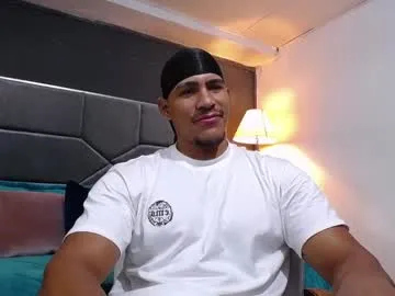 adam_fit19cm Image 3