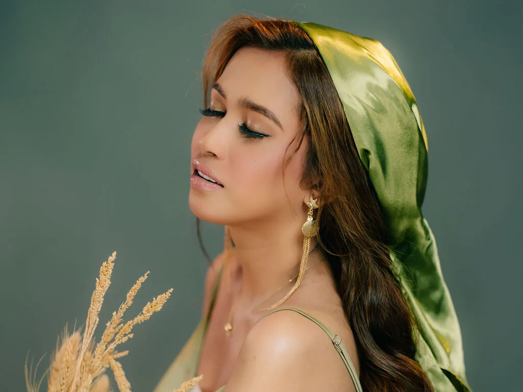 Agirlfrommars's Thumb Image